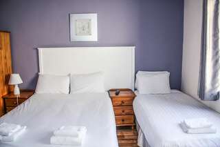 Отели типа «постель и завтрак» Railway Inn Баллинроб Двухместный номер с двуспальной кроватью и дополнительной кроватью-2