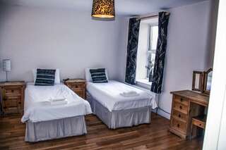 Отели типа «постель и завтрак» Railway Inn Баллинроб Стандартный двухместный номер с 2 отдельными кроватями-2